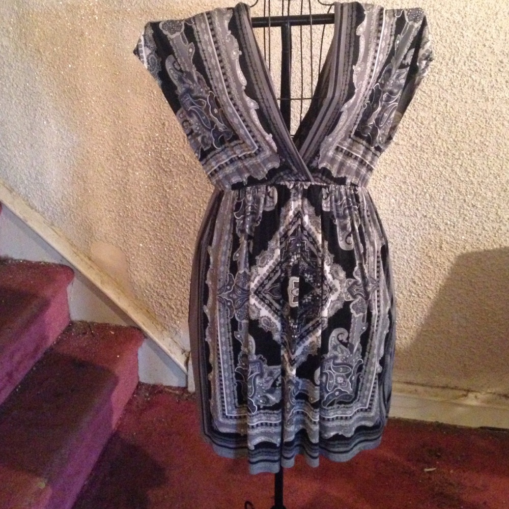 Plus Paisley Dress Deep V Neck Lovely Spring Summer Vibe!